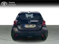 Usado Toyota Yaris Hybrid Active 116 CV (85 kW) 2022 Monovolumen