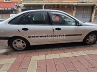 Usado Renault Laguna 110 CV (80 kW) 1999 Blanco Berlina