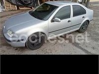 Usado VW Bora Conceptline 90 CV (66 kW) 1999 Gris / plata Berlina