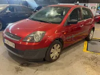 Usado Ford Fiesta Ambiente 70 CV (51 kW) 2008 Granate Utilitario