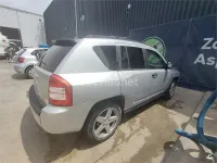 Usado Jeep Compass Limited 140 CV (102 kW) 2007 Gris / plata SUV