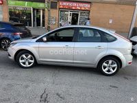 Usado Ford Focus Trend 109 CV (80 kW) 2009 Gris / plata Berlina