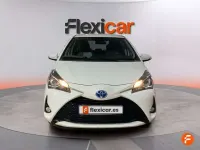 Usado Toyota Yaris Hybrid Active 99 CV (72 kW) 2019 Blanco Utilitario