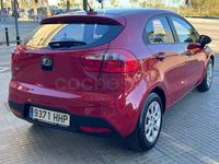 Usado Kia Rio 85 CV (62 kW) 2011 Granate Berlina