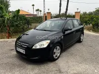Usado Kia Ceed 90 CV (66 kW) 2007 Negro Utilitario