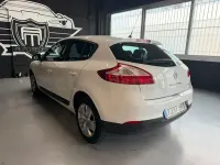 Usado Renault Mégane Dynamique 110 CV (80 kW) 2011 Blanco Berlina