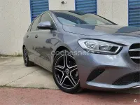 Usado Mercedes B180 122 CV (89 kW) 2019 Gris / plata Utilitario