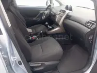 Usado Toyota Verso Active 126 CV (92 kW) 2010 Gris / plata Monovolumen