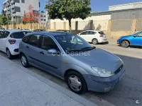 Usado Ford Focus Trend 100 CV (73 kW) 2004 Gris / plata Berlina