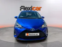 Usado Toyota Yaris Hybrid Active 100 CV (73 kW) 2020 Azul Berlina