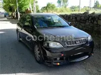 Usado Opel Astra Edition 100 CV (73 kW) 2003 Negro Berlina