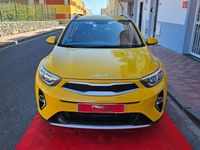 Usado Kia Stonic 100 CV (73 kW) 2022 Amarillo SUV