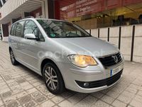 Usado VW Touran Highline 140 CV (102 kW) 2008 Gris / plata Monovolumen