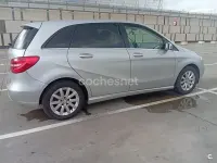 Usado Mercedes B180 109 CV (80 kW) 2010 Gris / plata Monovolumen