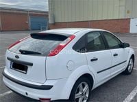 Usado Ford Focus Trend 115 CV (84 kW) 2007 Blanco Berlina