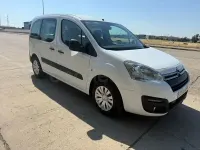Usado Citroën Berlingo Feel 100 CV (73 kW) 2018 Blanco Monovolumen
