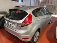Usado Ford Fiesta Trend 68 CV (50 kW) 2010 Gris / plata Utilitario