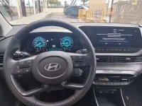 Usado Hyundai i20 101 CV (74 kW) 2025 Gris Utilitario