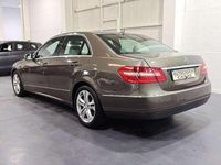 Usado Mercedes E220 Elegance 170 CV (125 kW) 2011 Marrón Berlina