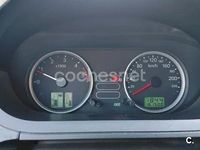 Usado Ford Fiesta Trend 68 CV (50 kW) 2005 Rojo Utilitario