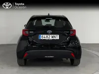 Usado Toyota Yaris Hybrid Active 116 CV (85 kW) 2024 Negro azabache Berlina