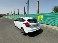 Usado Ford Focus Trend 115 CV (84 kW) 2014 Blanco Berlina