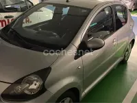 Usado Toyota Aygo Connect Style 68 CV (50 kW) 2011 Gris / plata Utilitario