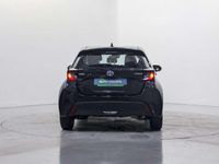 Usado Toyota Yaris Hybrid Business Edition 75 CV (55 kW) 2023 Negro Berlina