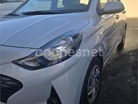 Usado Hyundai i10 67 CV (49 kW) 2025 Gris / plata Utilitario
