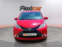 Usado Toyota Aygo X-play 72 CV (52 kW) 2017 Rojo Utilitario