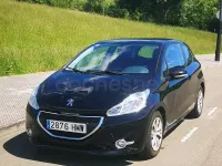 Usado Peugeot 208 Active 92 CV (67 kW) 2012 Negro Utilitario