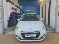 Usado Peugeot 208 Active 99 CV (72 kW) 2019 Blanco Utilitario