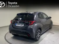 Usado Toyota Yaris Hybrid Plus 116 CV (85 kW) 2021 Gris / plata Berlina
