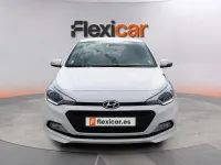 Usado Hyundai i20 84 CV (61 kW) 2015 Blanco Berlina
