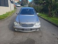 Usado Mercedes C200 Classic 122 CV (89 kW) 2005 Gris / plata Berlina