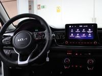Usado Kia Rio 100 CV (73 kW) 2023 Blanco Berlina