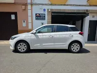 Usado Hyundai i20 84 CV (61 kW) 2016 Blanco Berlina