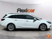Usado Opel Astra Innovation 136 CV (100 kW) 2019 Blanco Familiar