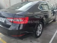 Usado Skoda Superb Ambition 150 CV (110 kW) 2017 Negro Berlina