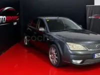 Usado Ford Mondeo Trend 155 CV (114 kW) 2005 Gris / plata Berlina