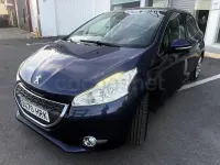 Usado Peugeot 208 Allure 120 CV (88 kW) 2014 Azul Utilitario