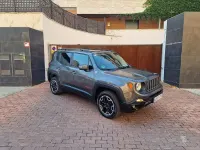 Usado Jeep Renegade Trailhawk 170 CV (125 kW) 2017 Gris / plata SUV