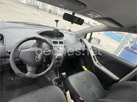 Usado Toyota Yaris Live 69 CV (50 kW) 2011 Blanco Berlina