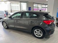 Usado Ford Focus Trend 120 CV (88 kW) 2022 Gris / plata Berlina