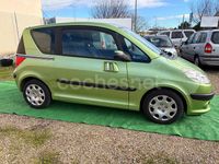 Usado Peugeot 1007 70 CV (51 kW) 2006 Verde Monovolumen