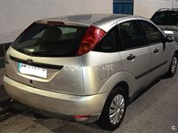 Usado Ford Focus Trend 90 CV (66 kW) 2000 Gris / plata Berlina