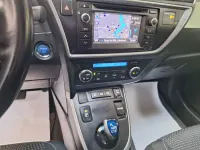 Usado Toyota Auris Hybrid Active 100 CV (73 kW) 2014 Blanco Berlina