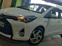 Usado Toyota Yaris Hybrid Active 100 CV (73 kW) 2016 Blanco Berlina
