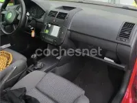 Usado VW Polo Advance 70 CV (51 kW) 2006 Rojo Utilitario