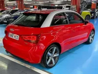 Usado Audi A1 Attraction 122 CV (89 kW) 2011 Rojo Utilitario
